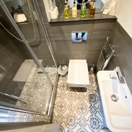 The Waterhouse At Claremont 利兹