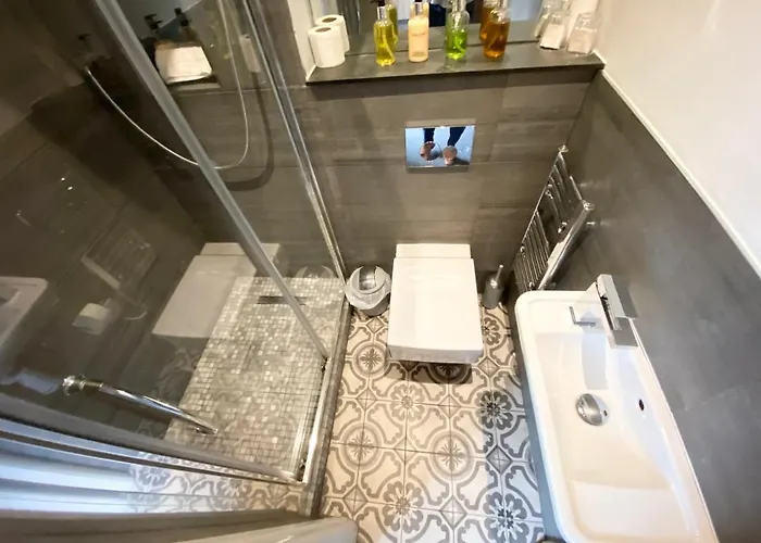 The Waterhouse At Claremont 利兹