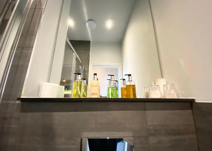 The Waterhouse At Claremont * 利兹