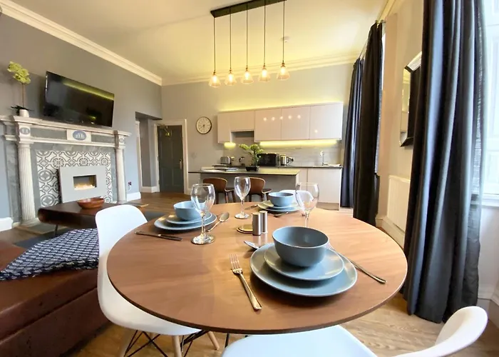 The Waterhouse At Claremont Apartment *